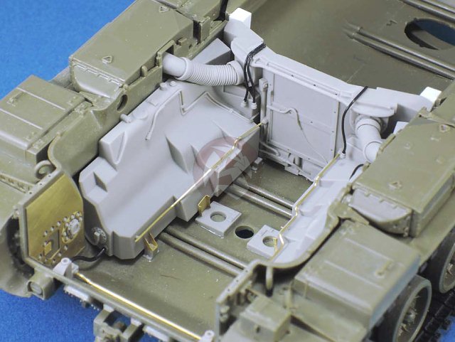 Legend 1/35 AVDS-1790 Tank Engine & Compartment (for AFV